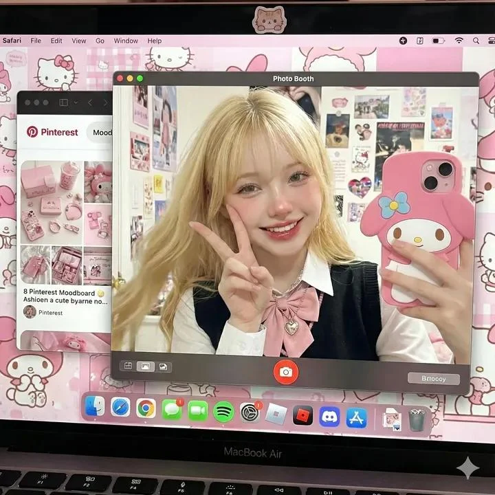 Pink Dreams: A Virtual Aesthetic Escape