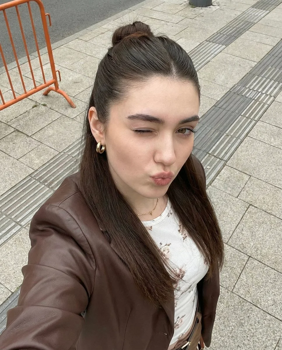 Playfully Confident: The Urban Selfie Vibe