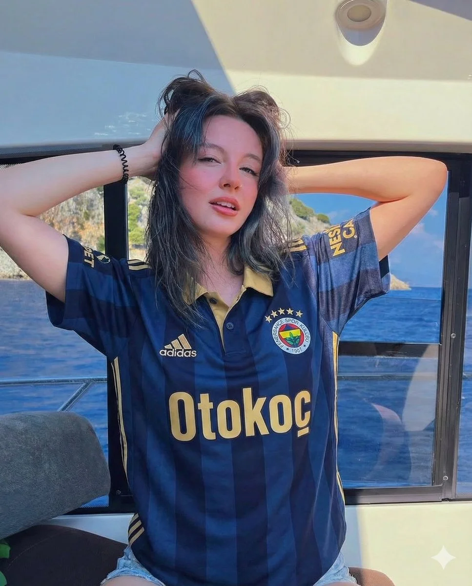 Sun-kissed Charm in Fenerbahçe Colors