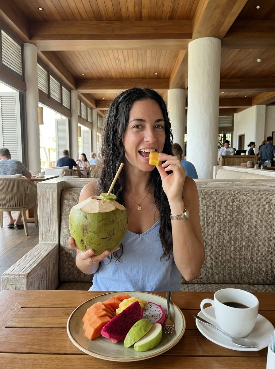 Sunlit Resort Brunch: A Natural Moment Captured