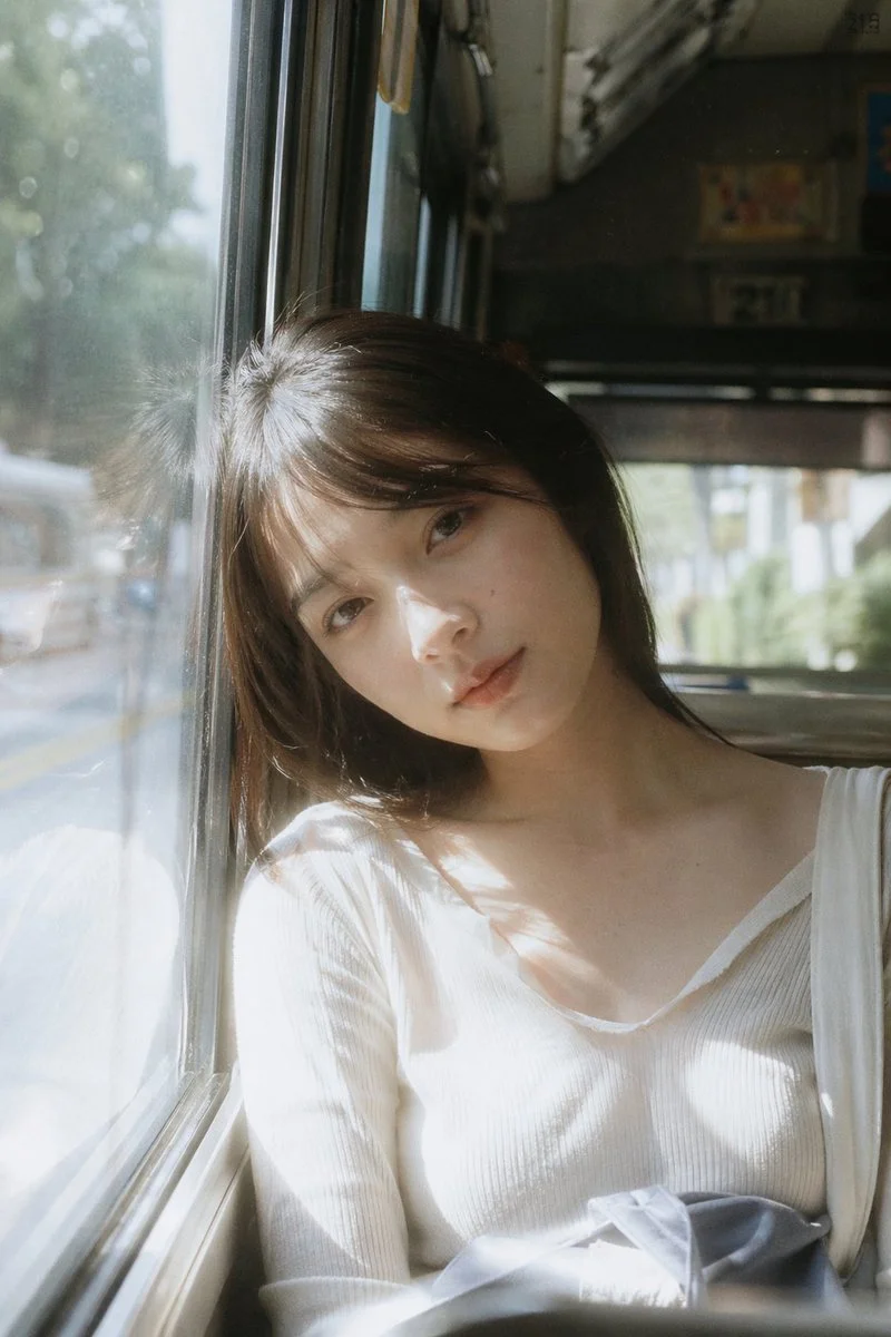 Technical Study of Light and Reflection in Portraiture