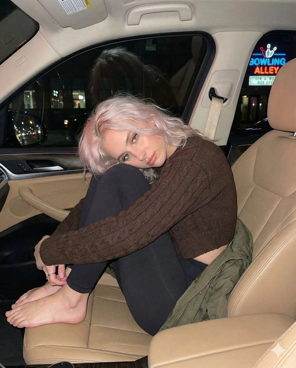 Urban Night Vibes: The Cozy Passenger Princess