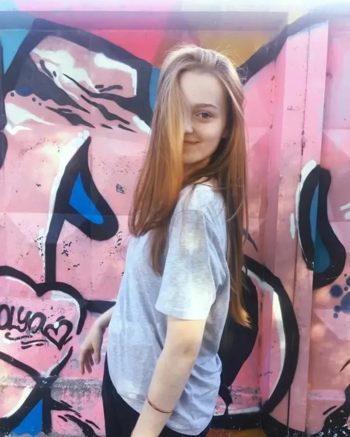 Urban Vibes: Sadie Sink in a Graffiti Wonderland