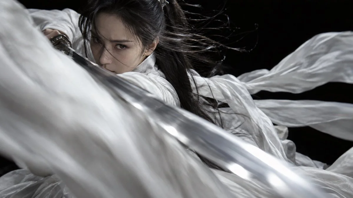 White-Robed Swordswoman Slashes Sleeve in Ultra-Close Wuxia Combat